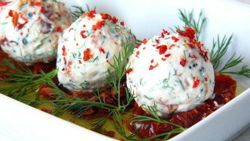 вяленые помидоры с сырными шариками