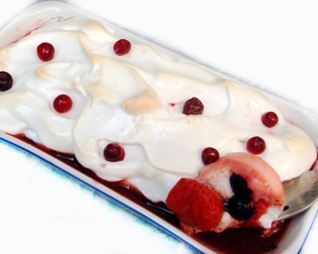 Ягоды с меренгами