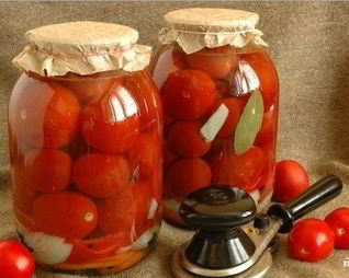 Засолка помидоров с луком на зиму