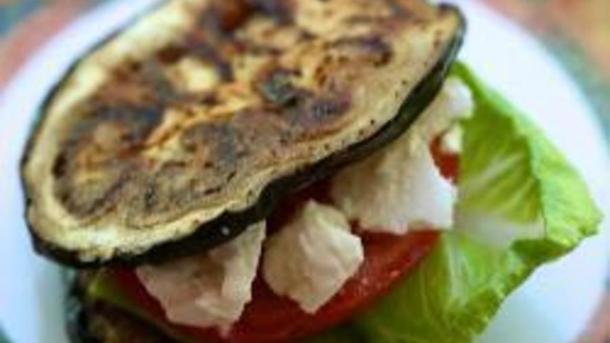 Рецепт башенок из баклажан с козьим сыром