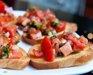 Брускетта с томатами