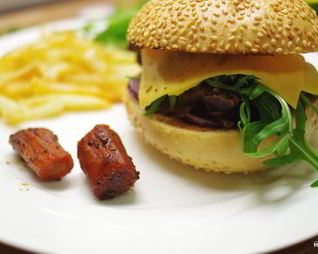 Бургеры с тушеным мясом