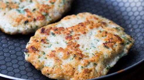 домашний чикенбургер с цукини и соусом цацики