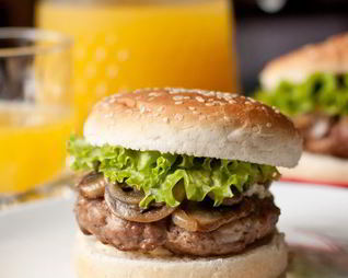 Гамбургеры с голубым сыром и грибами