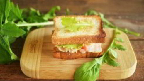 бутерброд с беконом