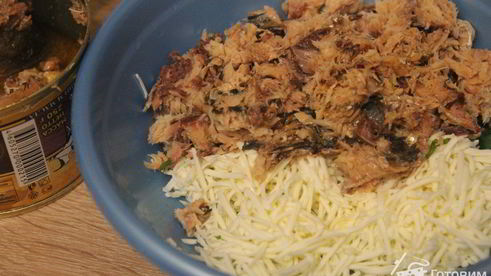 бутерброды на крекерах с сардинами