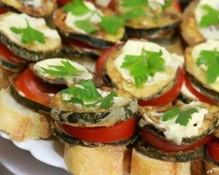 Бутерброды с кабачками и помидорами