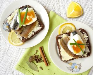 Бутерброды с килькой