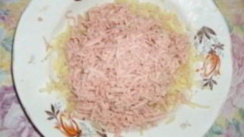 бутерброды с колбасой и картошкой