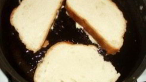 бутерброды с колбасой и картошкой