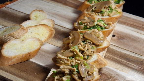 Рецепт Бутербродов с курицей и шампиньонами