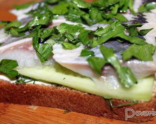 Бутерброды с селедкой