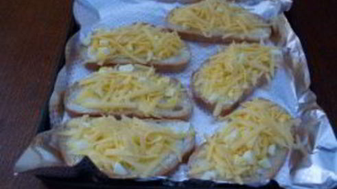 бутерброды с сыром и чесноком