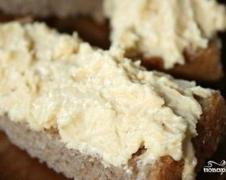 Бутерброды со шпротами и сыром