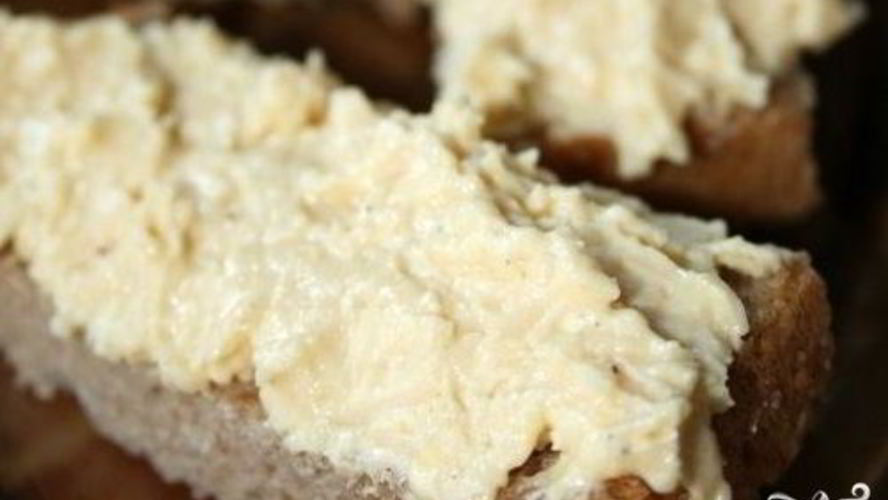 Рецепт бутербродов со шпротами и сыром