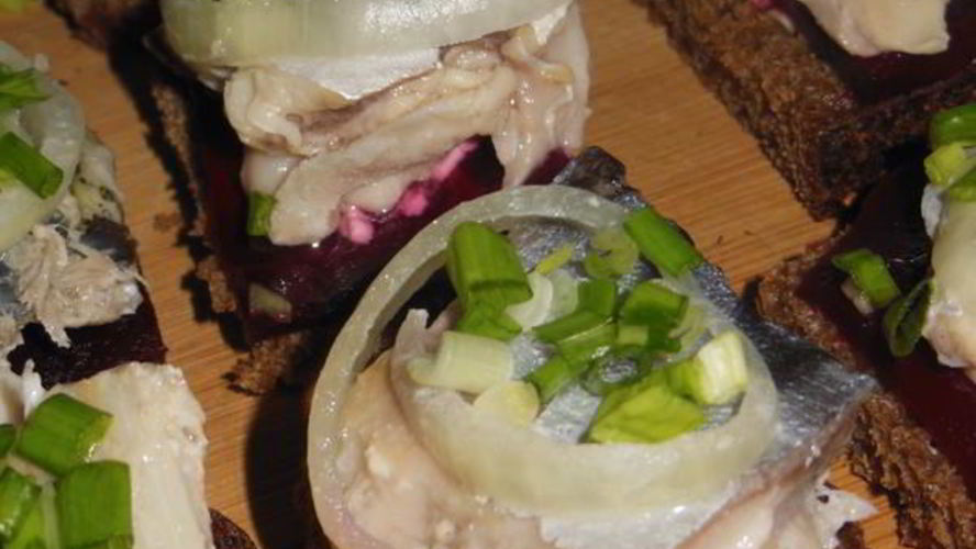 Рецепт бутербродов со скумбрией быстрого домашнего посола