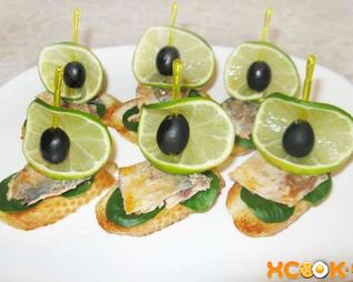 Бутерброды со скумбрией Лодочки