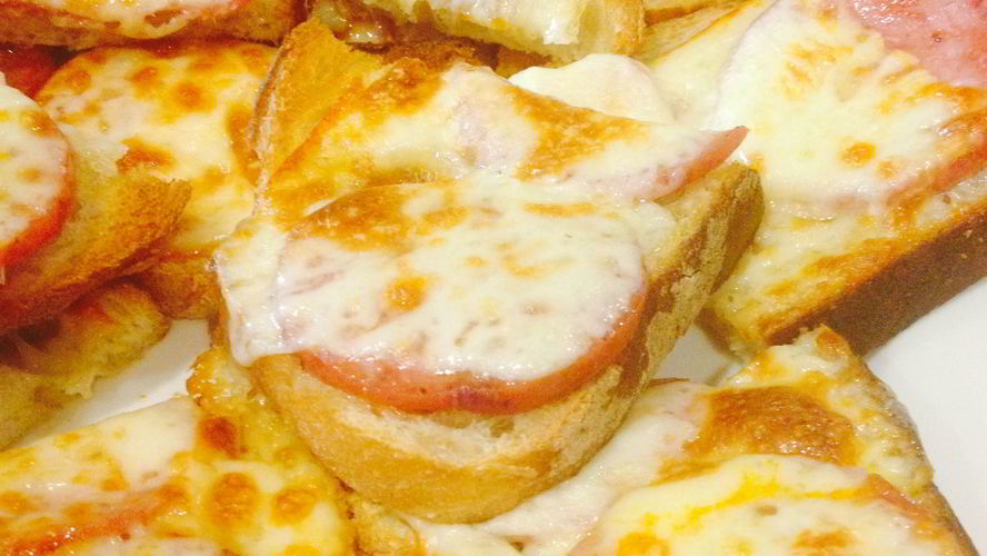 Рецепт горячих бутербродов с колбасой