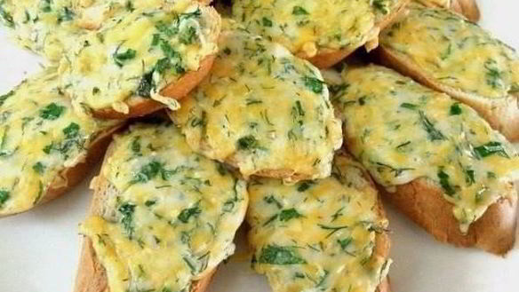 Рецепт Горячих бутербродов с твердым сыром майонезом и чесноком