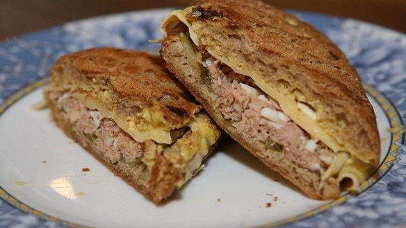 Рецепт Горячего бутерброда с тунцом и сыром по-орегонски