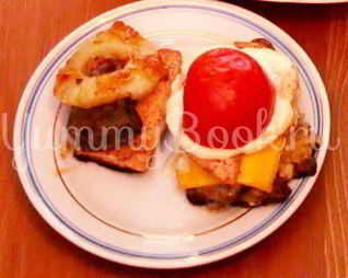 Курица с печенью под ананасом и мясной бутерброд