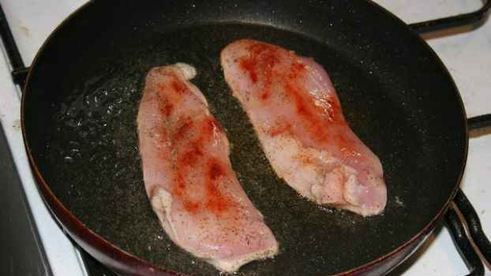 курица с печенью под ананасом и мясной бутерброд