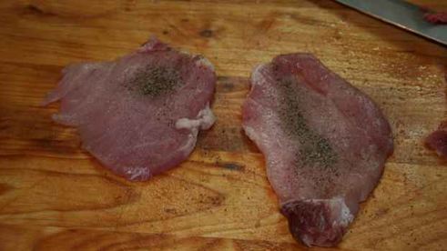 курица с печенью под ананасом и мясной бутерброд