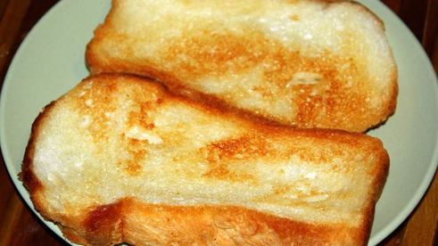 салат-бутерброд с копченой семгой