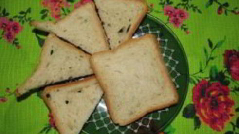 закрытые бутерброды с сыром и колбасой