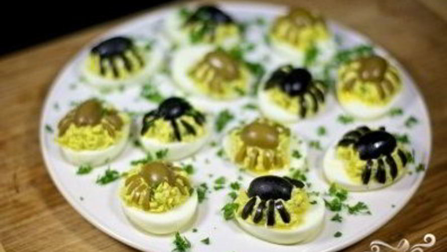 Рецепт фаршированных яиц-пауков на хэллоуин