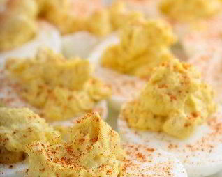 Фаршированные яйца с паприкой