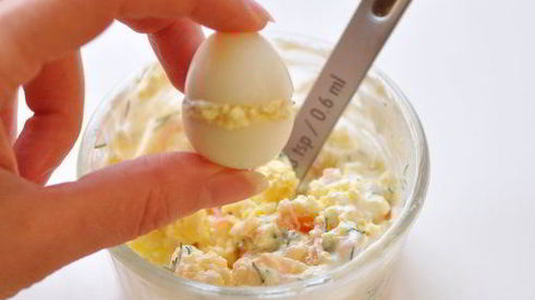 перепелиные яйца, фаршированные слабосоленой семгой