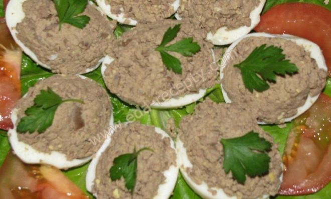 Яйца фаршированные куринной печенью