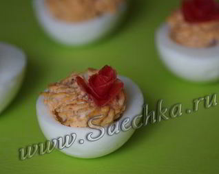 Яйца, фаршированные селедкой