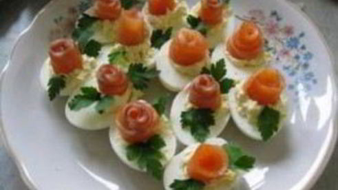 яйца, фаршированные семгой