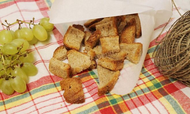 Гренки с чесноком в духовке