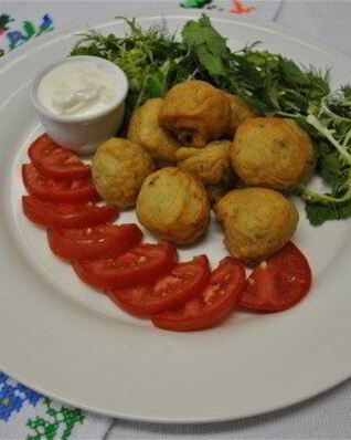 Грибы в кляре со сметаной