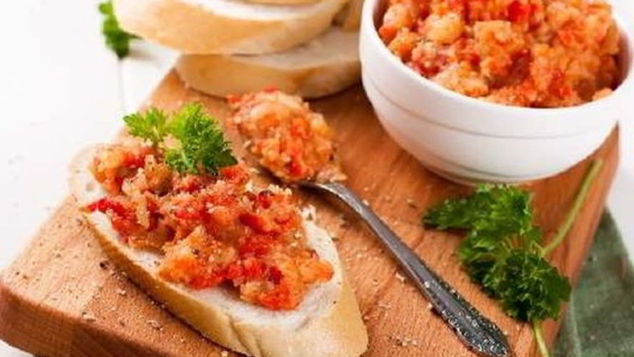 Рецепт баклажанной икры с помидорами и луком