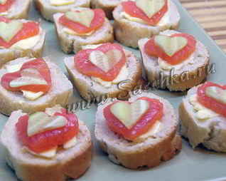 Канапе с сердечками