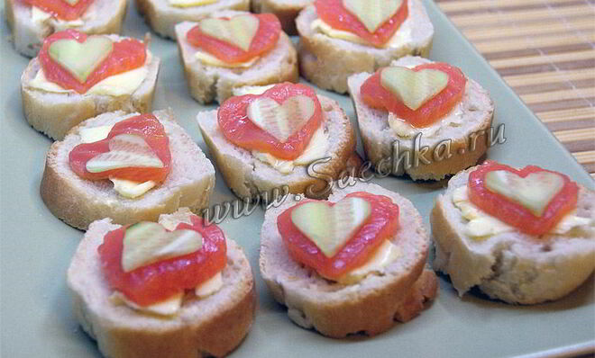 Канапе с сердечками