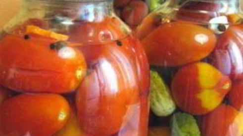 консервированные помидоры с огурцами