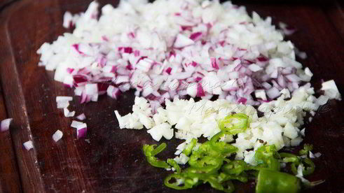 мини-пиццы на баклажане с соусом пассата и сыром джюгас