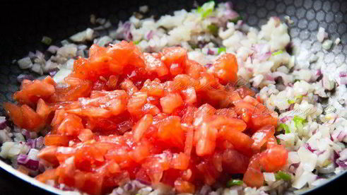 мини-пиццы на баклажане с соусом пассата и сыром джюгас