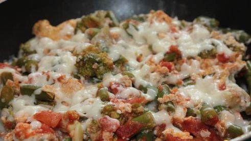 белковый омлет с брокколи и фасолью