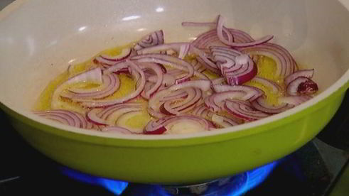 фриттата с сыром, тимьяном и вялеными помидорами