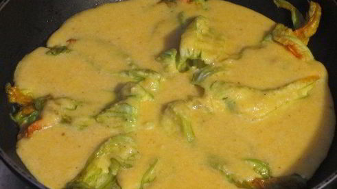 фриттата с цветками цукини