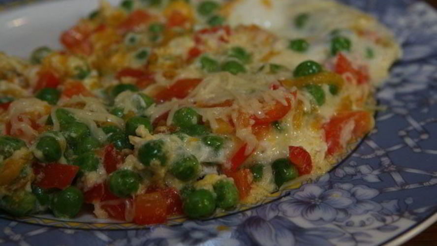 Рецепт фриттаты с тыквой, зеленым горошком и сладким перцем