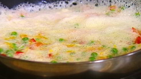 фриттата с тыквой, зеленым горошком и сладким перцем