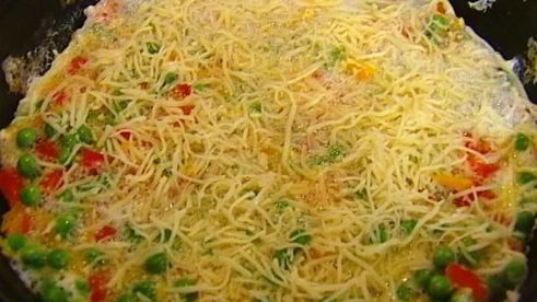 фриттата с тыквой, зеленым горошком и сладким перцем