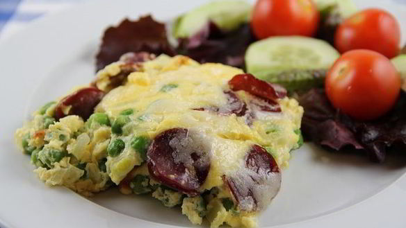 Рецепт Фриттаты с зеленым горошком, ветчиной и луком